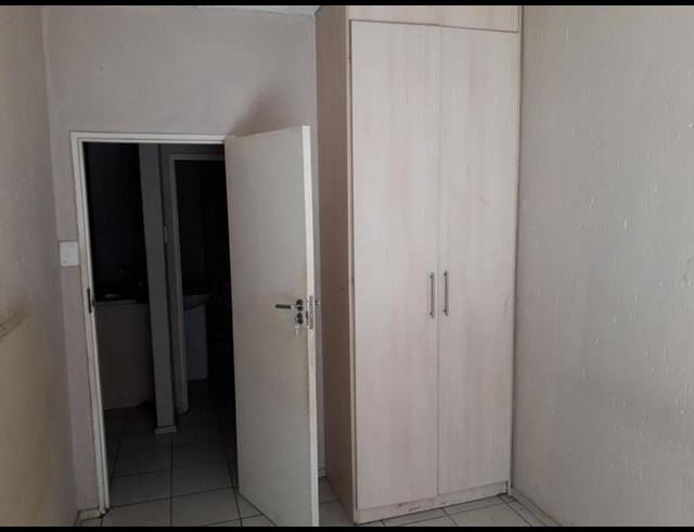 2 BEDROOM PROPERTY TO RENT IN KEMPTON PARK CENTRAL